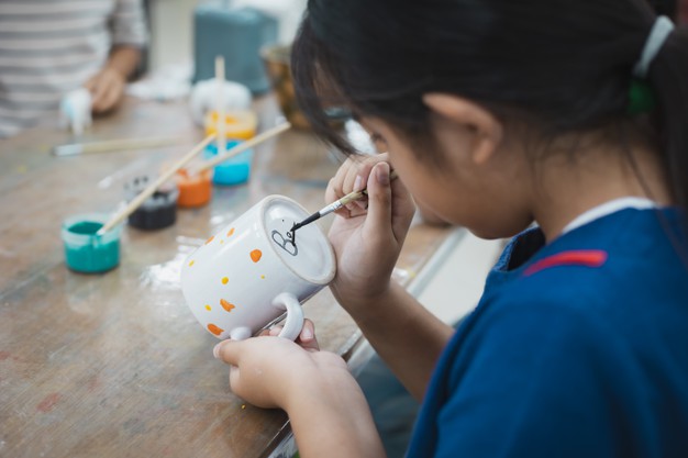 asian-child-girl-friends-are-concentrating-paint-ceramic-glass-with-oil-color-together-with-fun-kids-arts-crafts-creative-activity-class-school_7186-3287